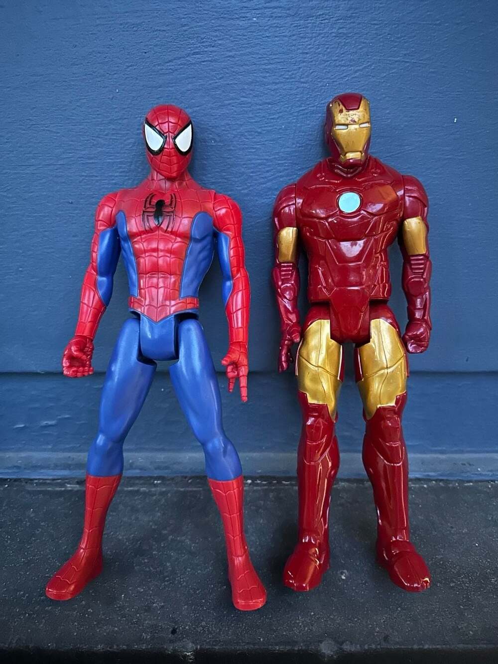 Marvel Avengers Titan Hero Series 12-inch Spider-Man and Iron Man Action Figure